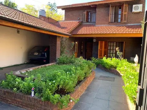 Hermosa casa en Escobar centro.