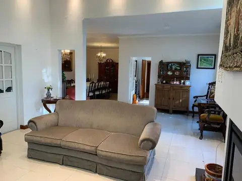 Hermosa casa en Escobar centro.