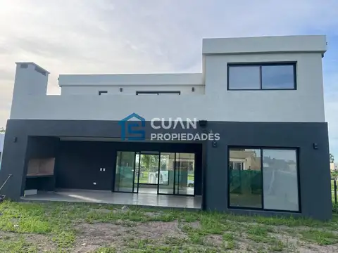 Casa en Venta en Pilar Del Este - Santa Sofia, USD 240.000