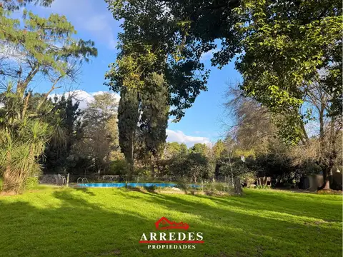 Casa en Venta con 3 cocheras