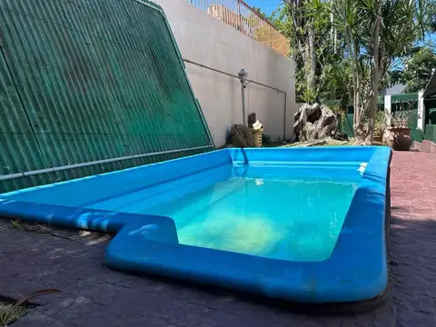 Casa 8 ambientes con 4 baños