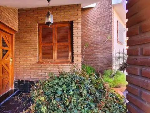 Casa en Venta con 3 cocheras