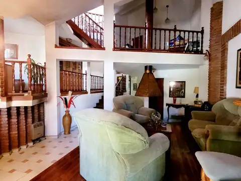 VENTA CASA 4 DORM 5 NIVELES  EN MAIPU 2DA CORDOBA
