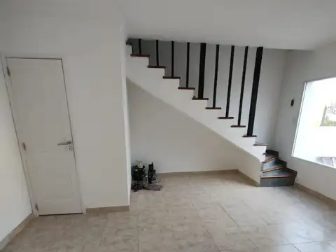 Depto Tipo Casa 3 ambientes con 2 baños