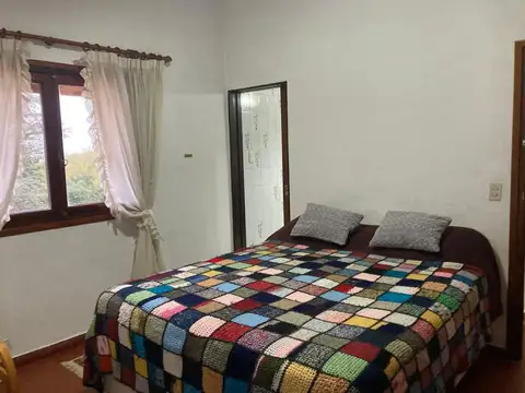 Casa 8 ambientes con 4 baños