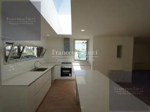 Casa 4 ambientes con 3 baños