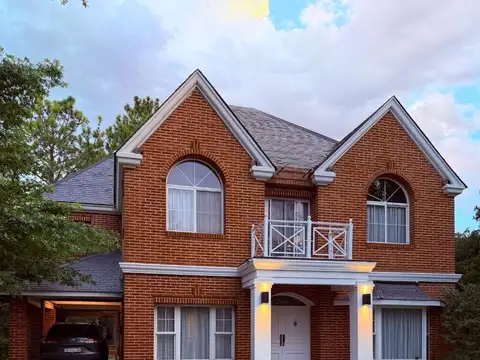 Casa 5 ambientes con 3 baños