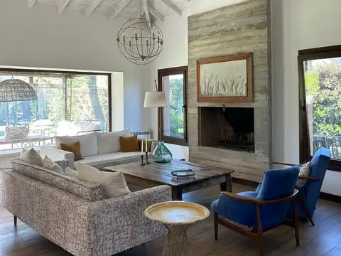 Casa 5 ambientes con 3 baños