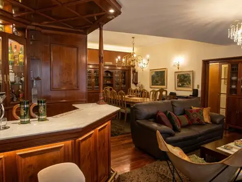 Casa en Venta con 2 cocheras