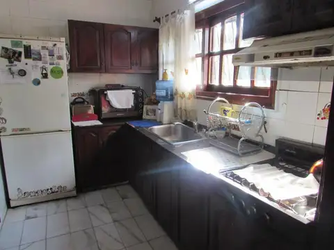 Chalet en planta baja con parque pileta y quincho Fisherton