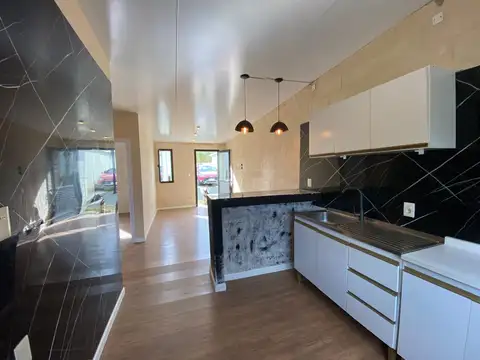 Casa 3 ambientes con 1 baño