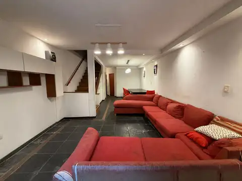 VENTA TRIPLEX 5 AMB COCHERA APTO CRÉDITO V URQUIZA
