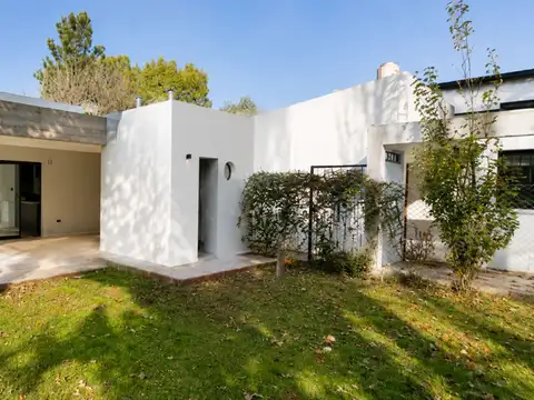 Casa 3 ambientes con 2 baños