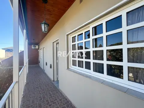 Casa 7 ambientes con 5 baños