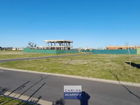 Barrio cerrado Puertos del Lago - Amarras - Lote Venta USD 95.000