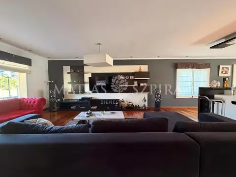 Casa 5 ambientes con 4 baños