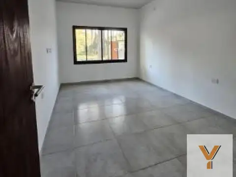 Casa en venta - 2 Dormitorios 2 Baños - Berazategui