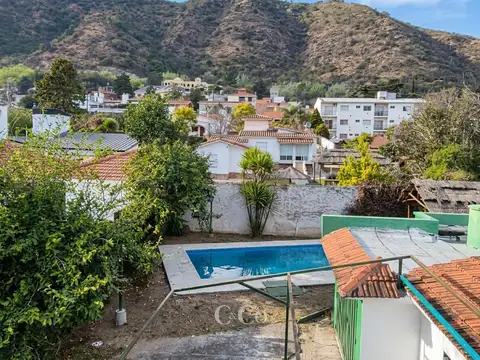 Casa 8 ambientes con 4 baños