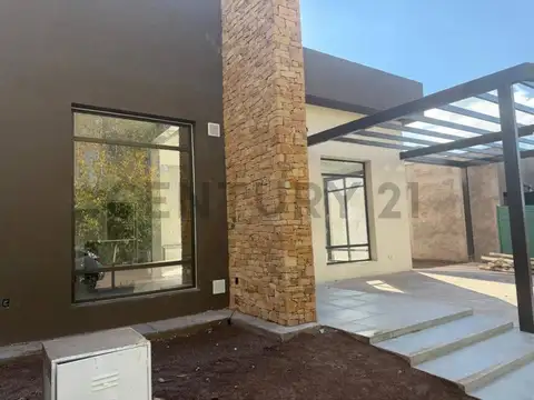 Lateral Oeste Acceso Sur 2200, Piso 0