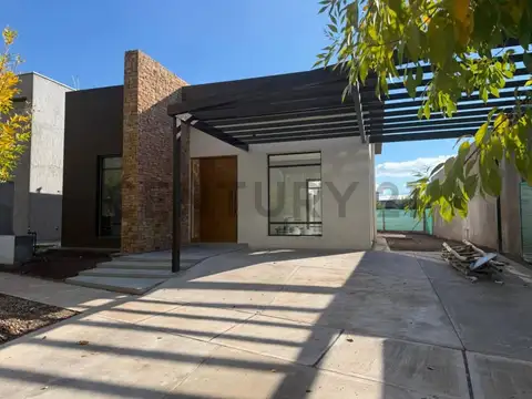 VENTA CASA 3 DORMITORIOS EN B° PRIVADO