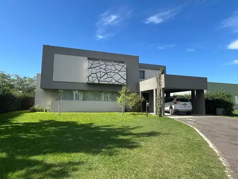 CASA EN VENTA EN PERGAMINO CON PILETA