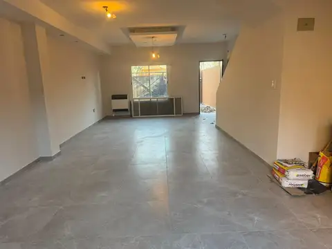 Casa 3 ambientes con 2 baños