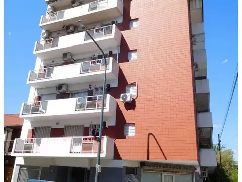 DEPARTAMENTO DE 3 AMBIENTES AL FRENTE CON  BALCON