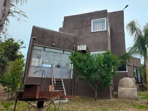 Casa 4 ambientes con 2 baños