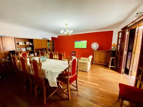 Casa 20 ambientes con 7 baños