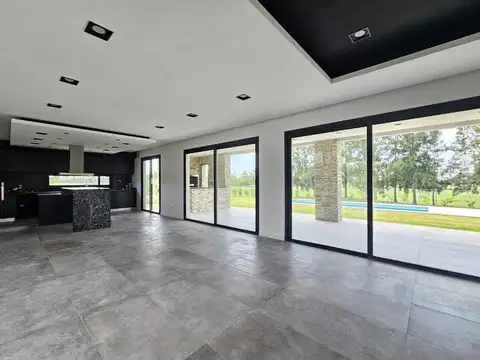 Casa 4 ambientes con 4 baños