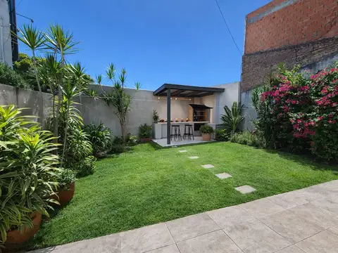 Departamento tipo casa 4 ambientes con patio  ideal para reciclar