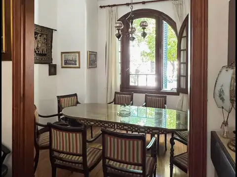 Casa 6 ambientes con 2 baños