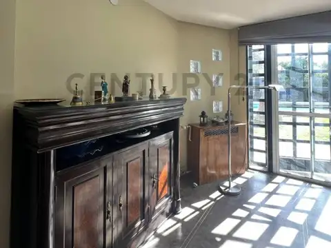 Casa 8 ambientes con 3 baños