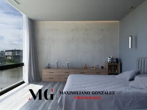 Casa en Venta con 4 cocheras