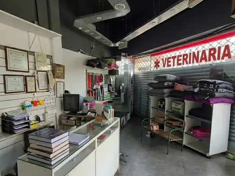 Imperdible Local Comercial En Alquiler - Ideal Para Múltiples Emprendimientos: 75 M2 · Persiana Eléctrica · Apto Gastronómico.