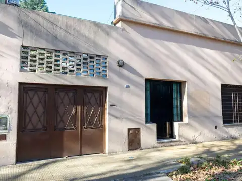 CASA CON POTENCIAL COMERCIAL EN VENTA