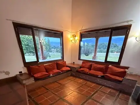Casa 5 ambientes con 3 baños