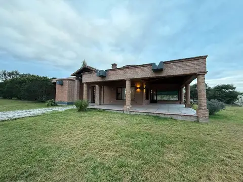 Exc casa 4 dorm alq gge/dep/jard calle Encon esq Teros Tipal
