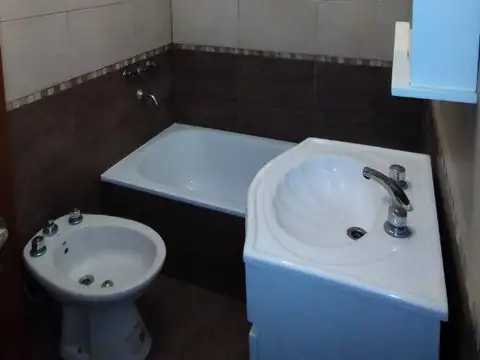 OPORTUNIDAD! DEPTO TIPO CASA! 2 AMB C/PATIO EN BANFIELD