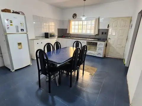 VENTA CASA DE 4 AMB EN CLAYPOLE CON QUINCHO