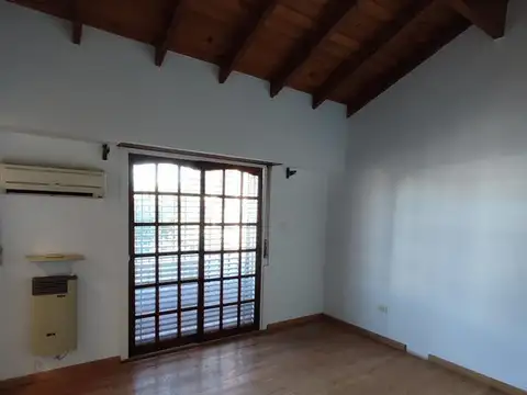 Depto Tipo Casa 4 ambientes con 2 baños