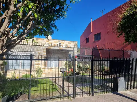 VENTA CASA 4 AMB LOMA HERMOSA JARDIN MULTIFAMILIA