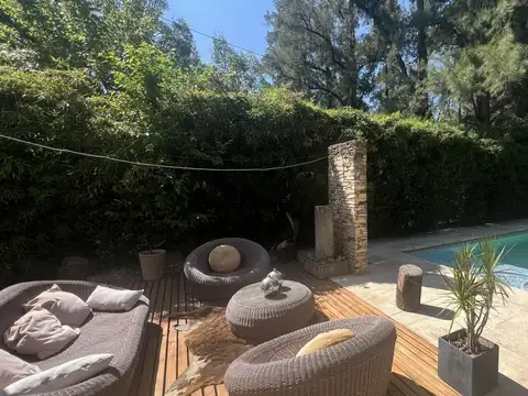 Casa en Venta con 3 cocheras