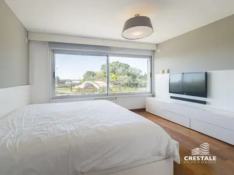 Casa en Venta con 4 cocheras