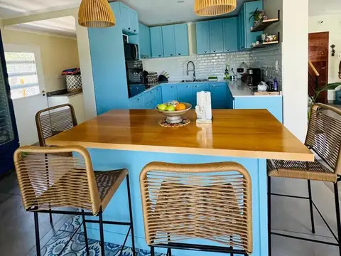 Casa 5 ambientes con 3 baños