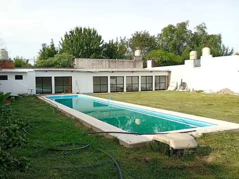 Quinta en venta - 2 Dormitorios 4 Baños - La Plata