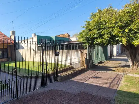 CASA 3 AMBIENTES APTO CREDITO CON GRAN FONDO LIBRE