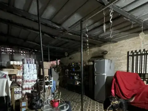 Altura French 800, casa en venta en Refinerías, oportunidad desarrollo.