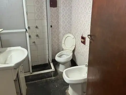 Altura French 800, casa en venta en Refinerías, oportunidad desarrollo.