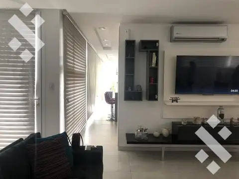 Casa en Alquiler con 1 cochera